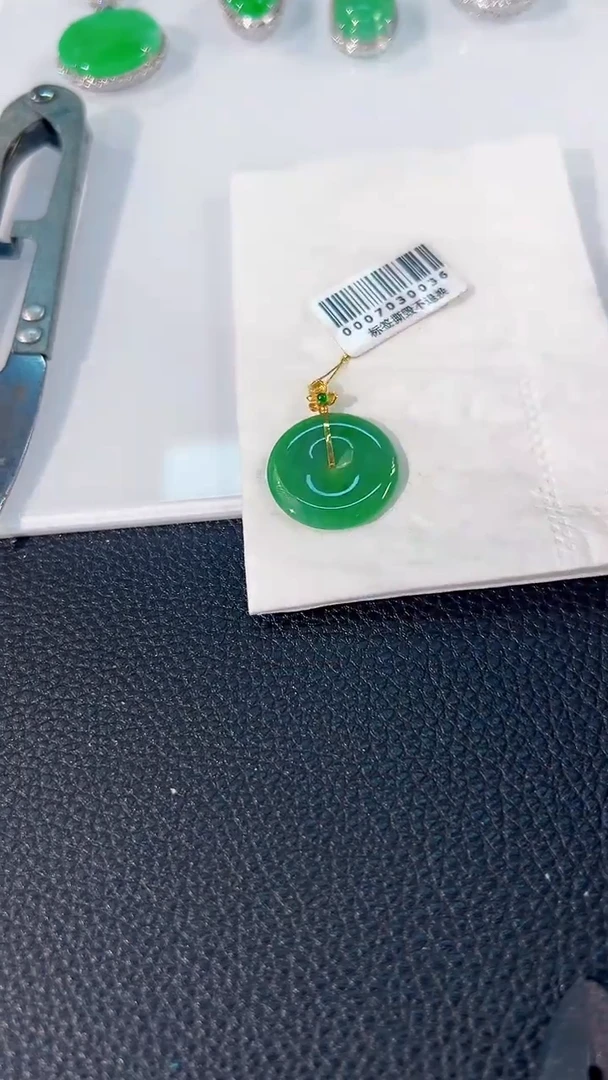 颈饰18K金镶嵌翡翠 缅料A货/支持复检/一件