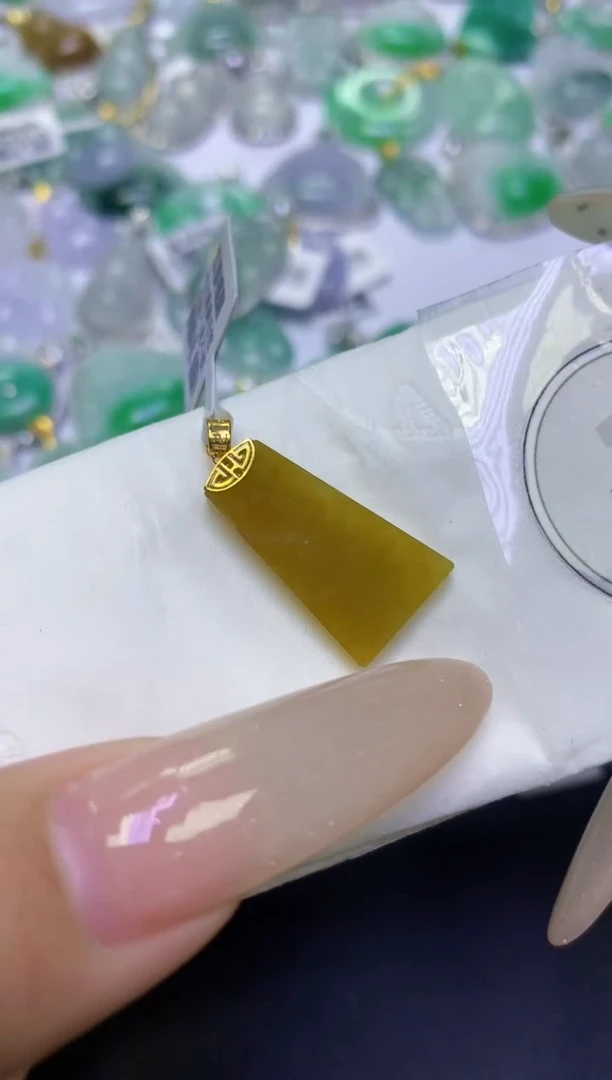 颈饰18K金镶嵌翡翠天然缅甸翡翠A货百元以上9元证书费自理