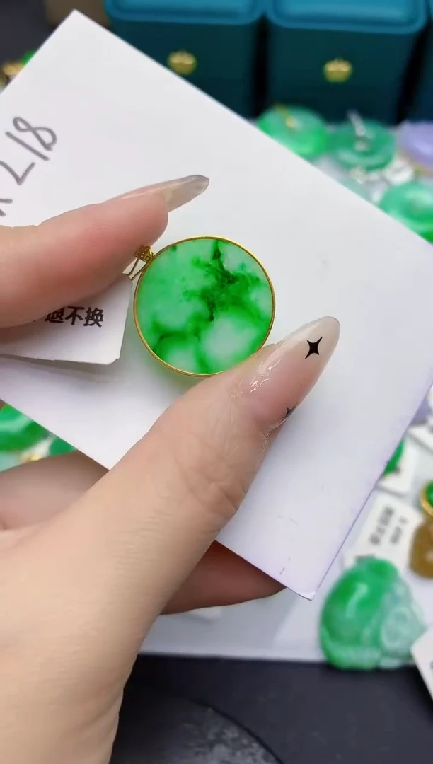 颈饰18K金镶嵌翡翠缅甸天然翡翠A货