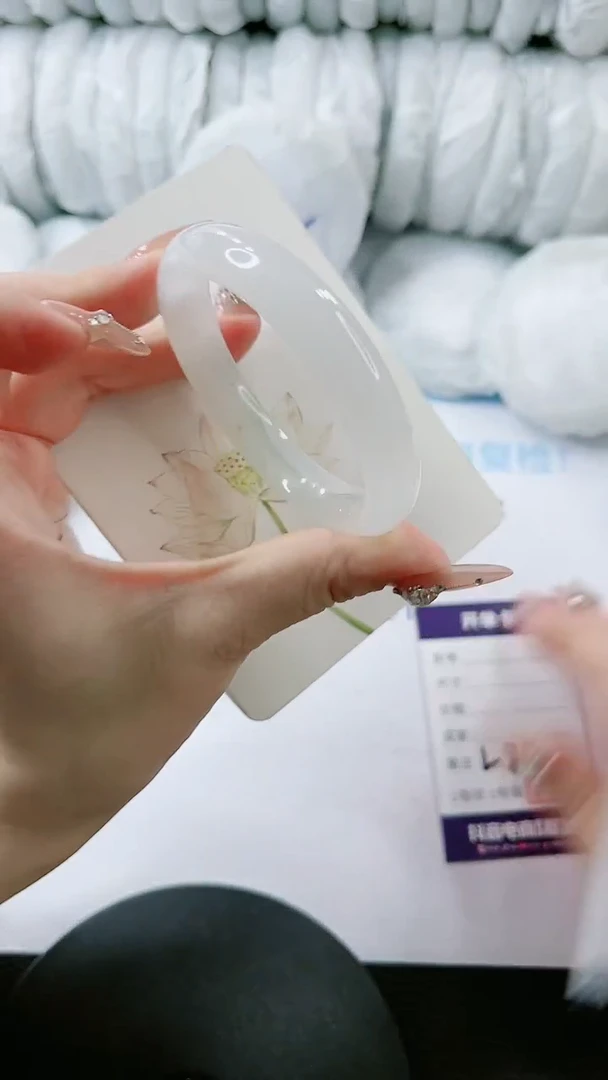 【闪购商品】石英质玉手镯未镶嵌多样性发货L84