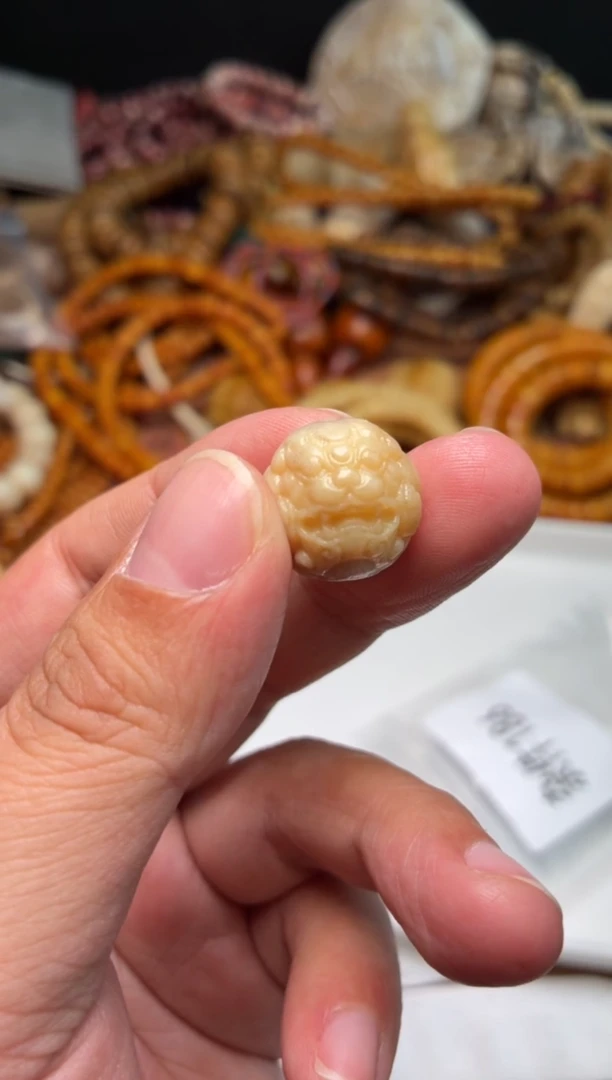 鹿骨其他杂件186-鹿角雕刻貔貅