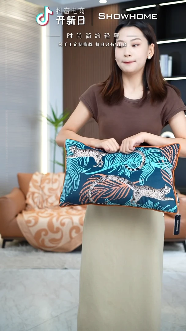 化纤豹纹图案腰枕30X50