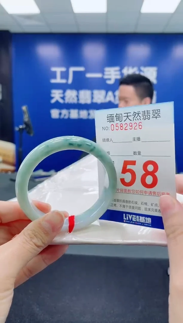 未镶嵌手镯翡翠天然翡翠手镯