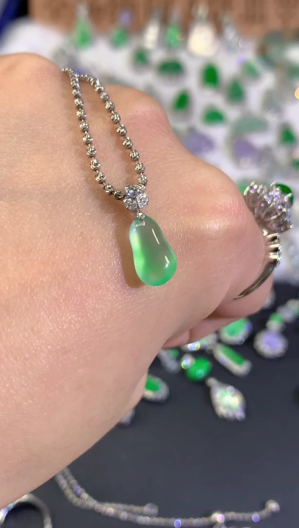 吊坠(不含链)18K金镶嵌翡翠Q245|19800