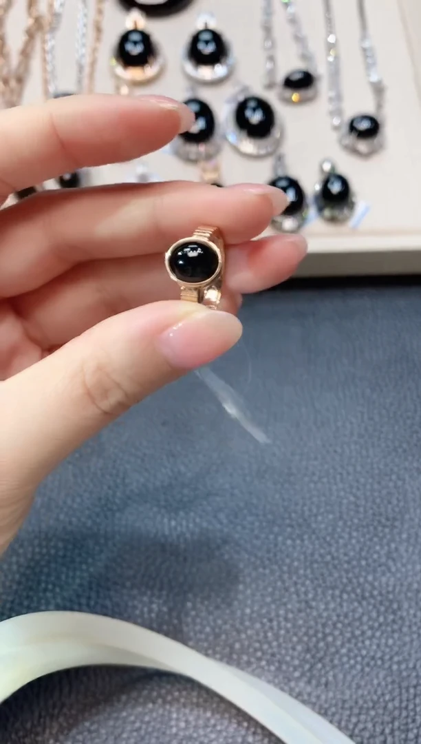 翡翠戒指18K金镶嵌D2翡翠