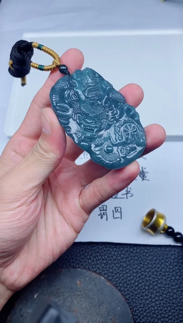 翡翠未镶嵌颈饰