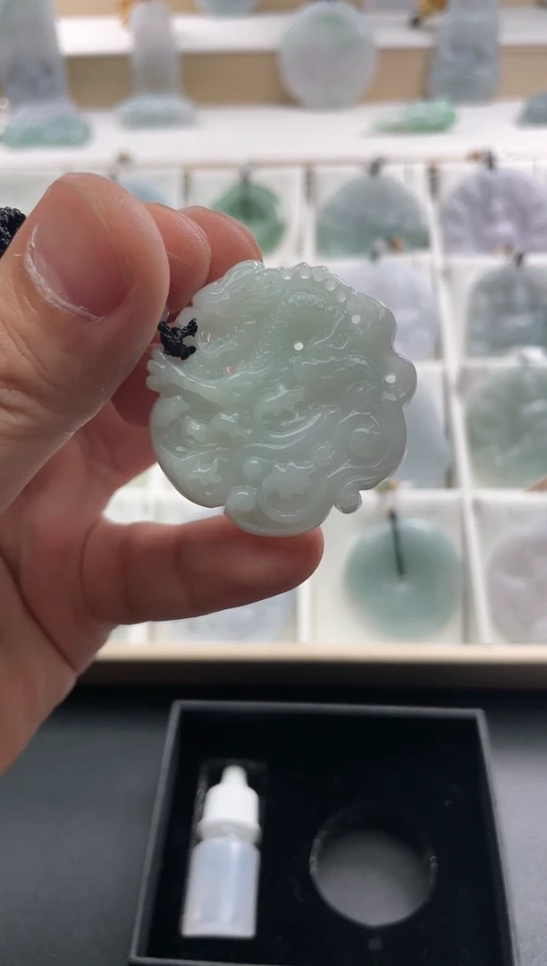 翡翠未镶嵌颈饰..../4/25/ 317