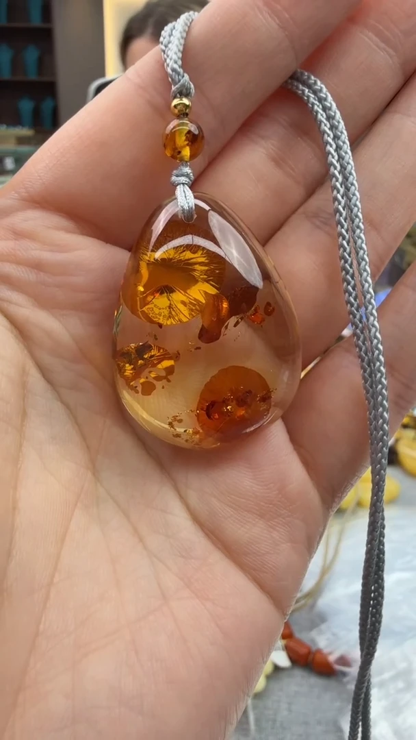 琥珀颈饰未镶嵌124秒拍号 假一罚三