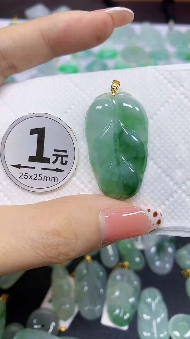颈饰18K金镶嵌翡翠 天然翡翠A货