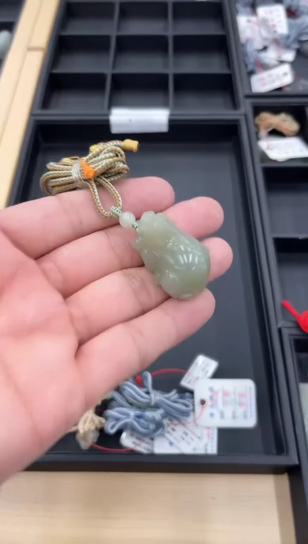 吊坠(不含链)未镶嵌和田玉且末青白 貔貅