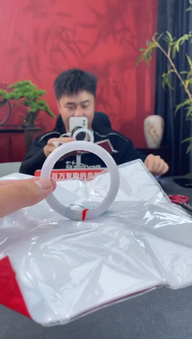 翡翠手镯未镶嵌24