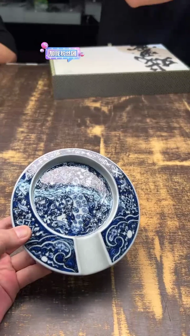 戏墨柴窑蓝地多宝金钱豹雪茄缸