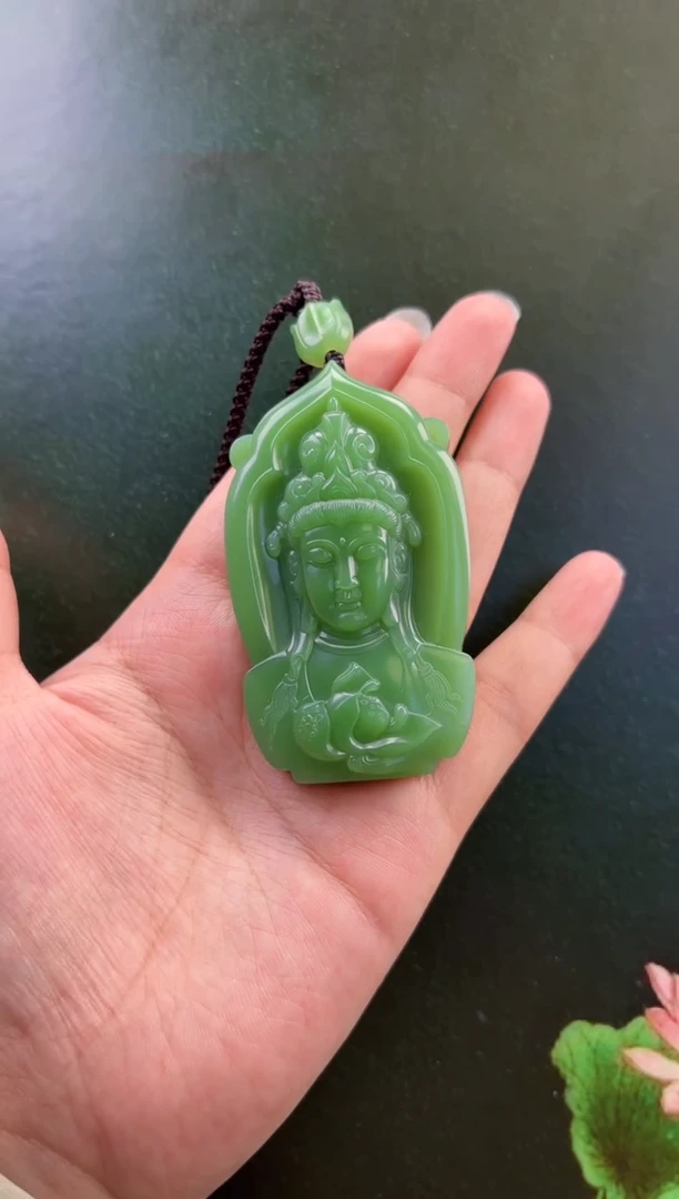 颈饰未镶嵌和田玉吊坠