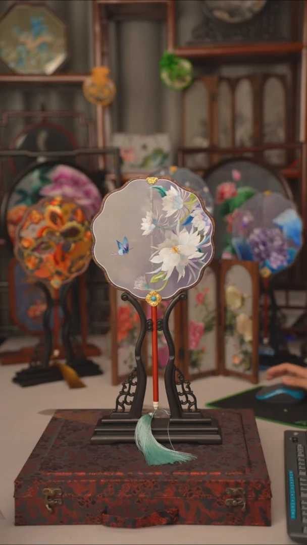 扇子苏绣作品手工团扇