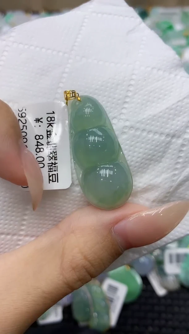 颈饰18K金镶嵌翡翠111111111111