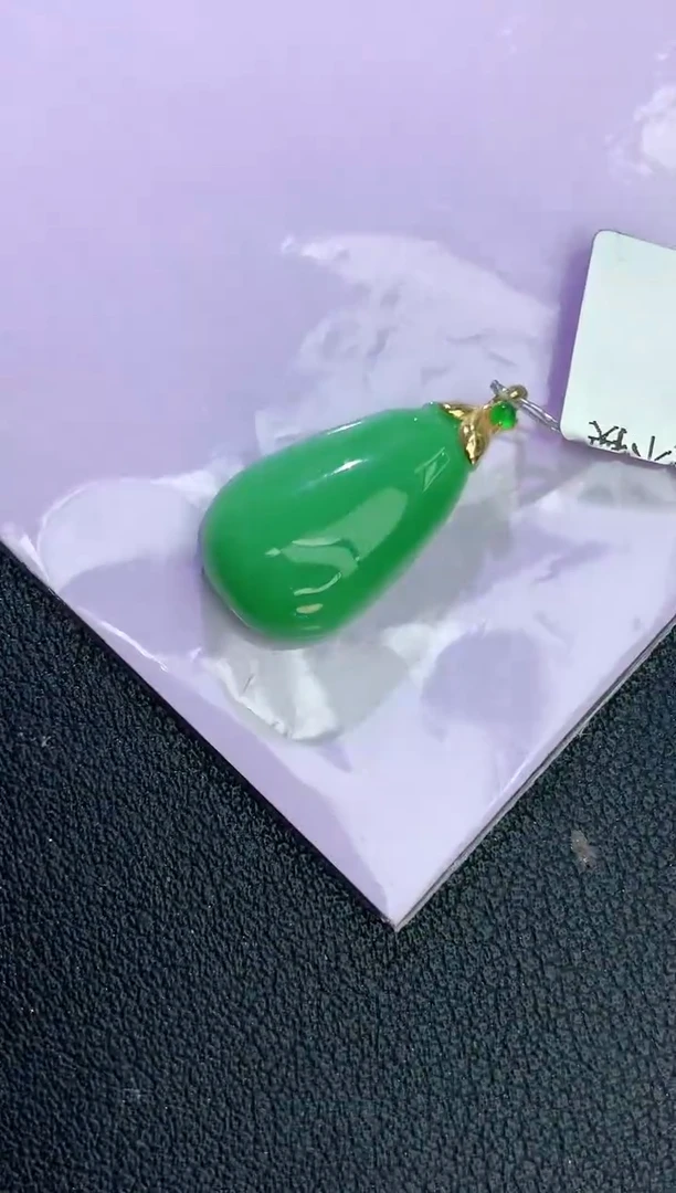 颈饰18K金镶嵌翡翠赠礼盒证书 麦麦