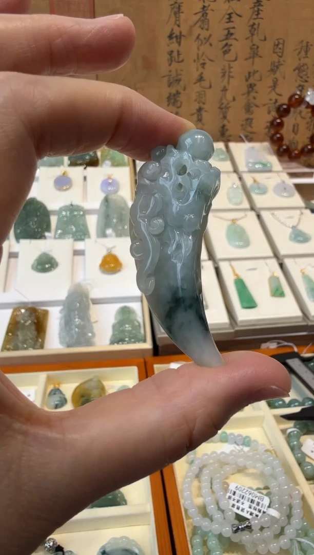 翡翠挂件未镶嵌A货翡翠多样性孤品