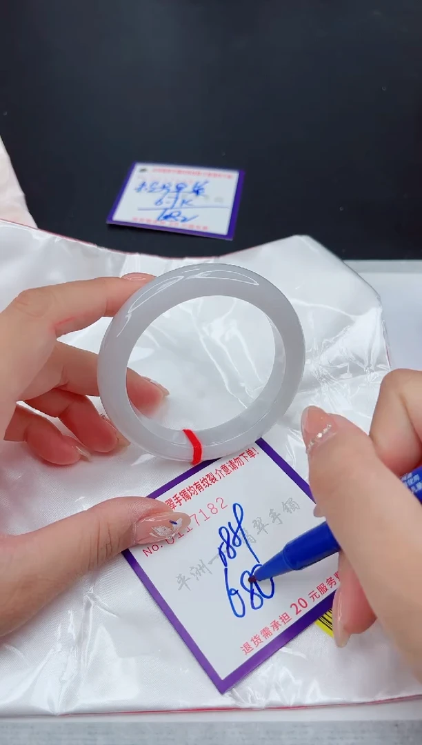翡翠手镯未镶嵌1