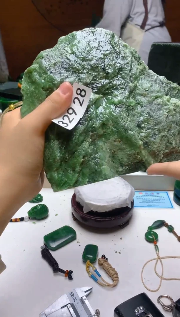 未镶嵌和田玉（碧玉）珠宝半成品0