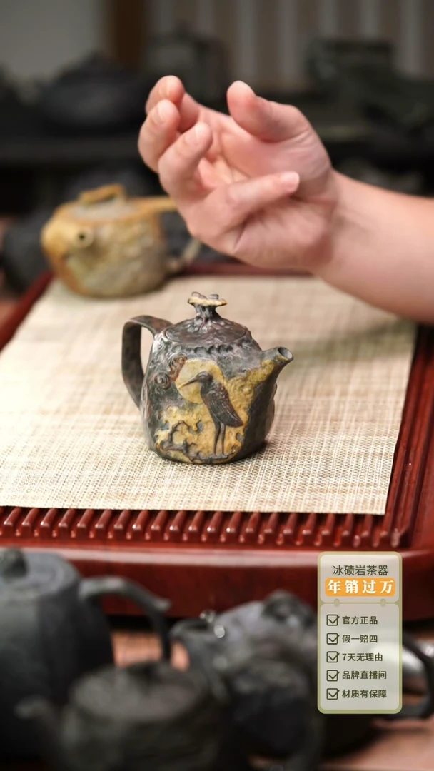 陈国立老师作品冰碛岩重工雕刻守候壶
