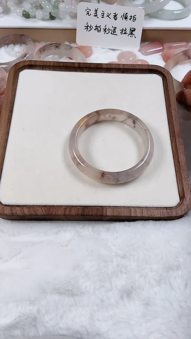 【闪购商品】石英质玉手镯未镶嵌18