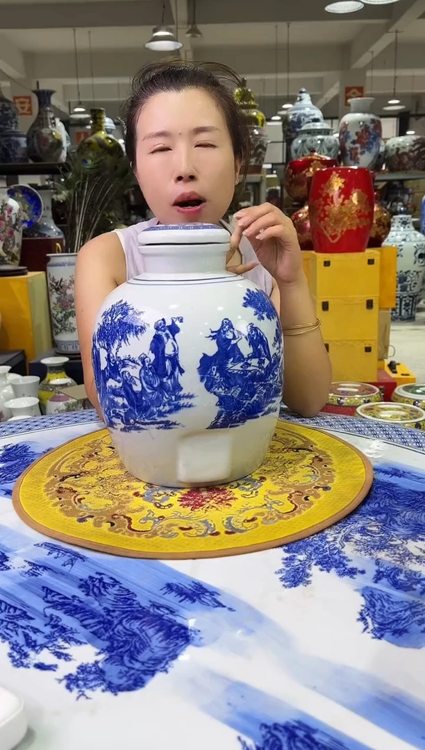罐10斤青花酒坛子