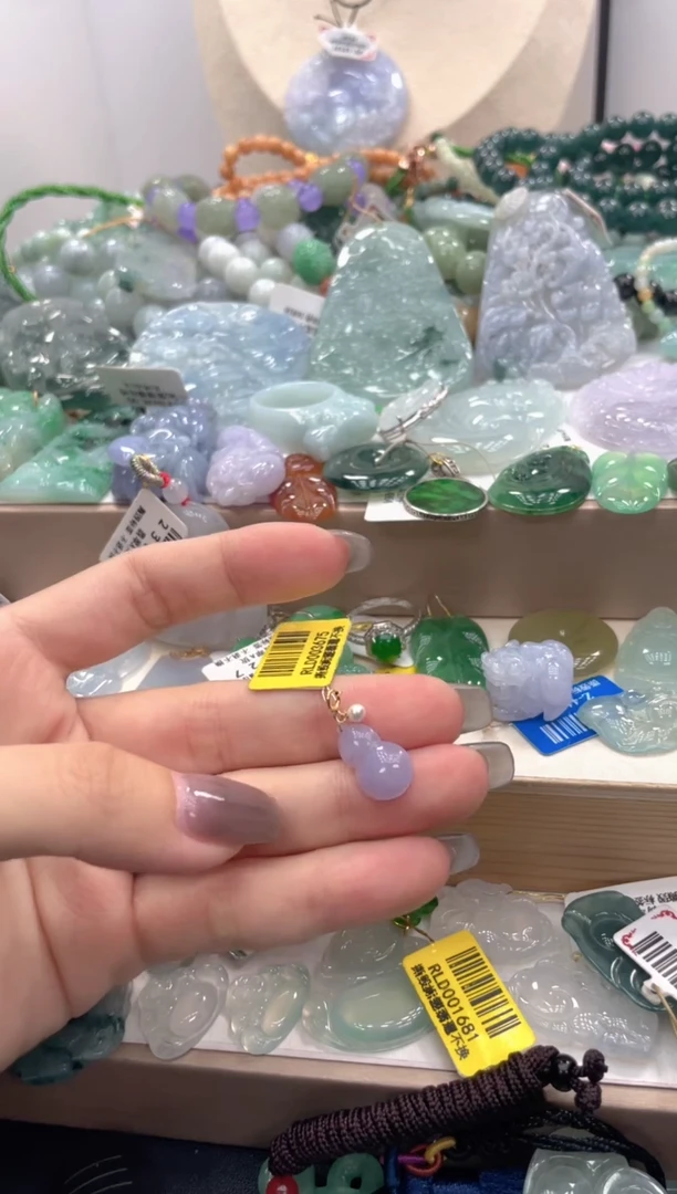 未镶嵌挂件翡翠040