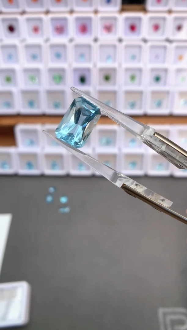 未镶嵌裸石定制海蓝宝石4.45ct 03023