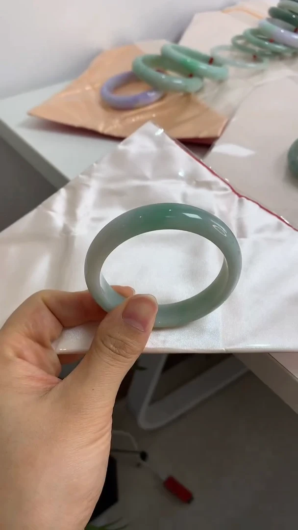 未镶嵌手镯翡翠54.5细腻底带色