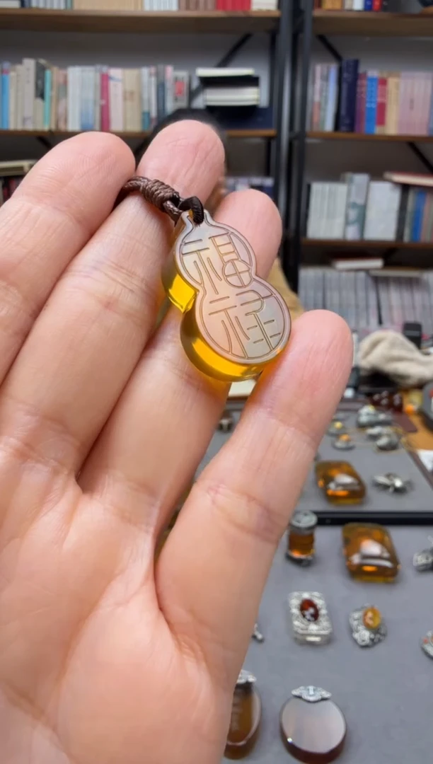 【闪购商品】未镶嵌琥珀颈饰福禄吊坠