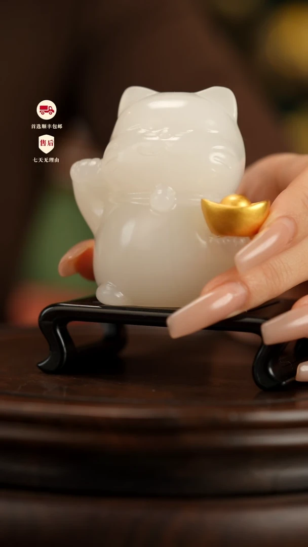 云南石荔枝白雕刻：元宝猫咪摆件