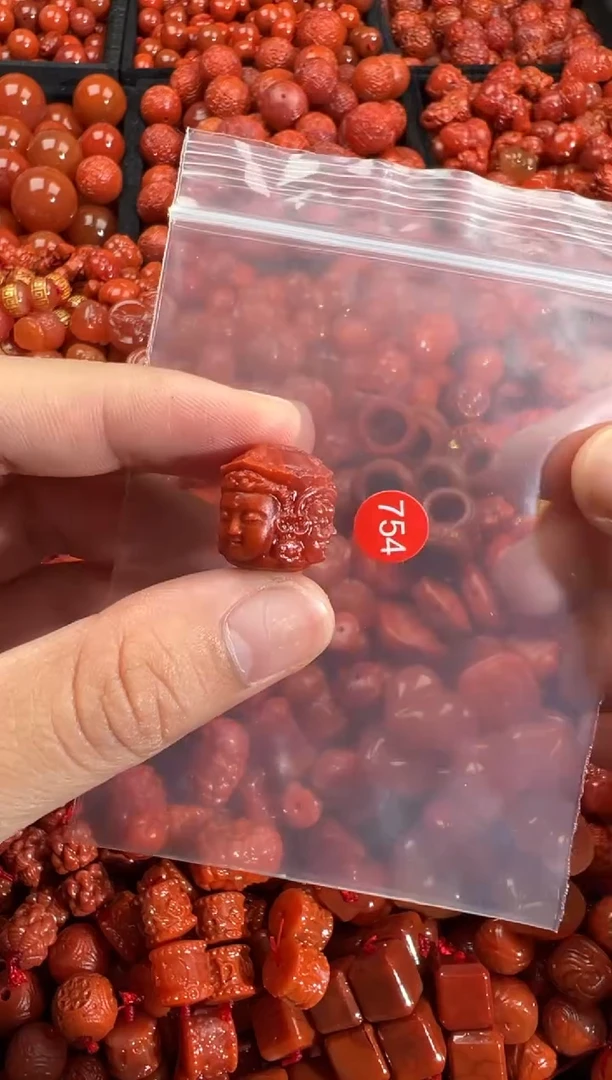 南红玛瑙未镶嵌颈饰1