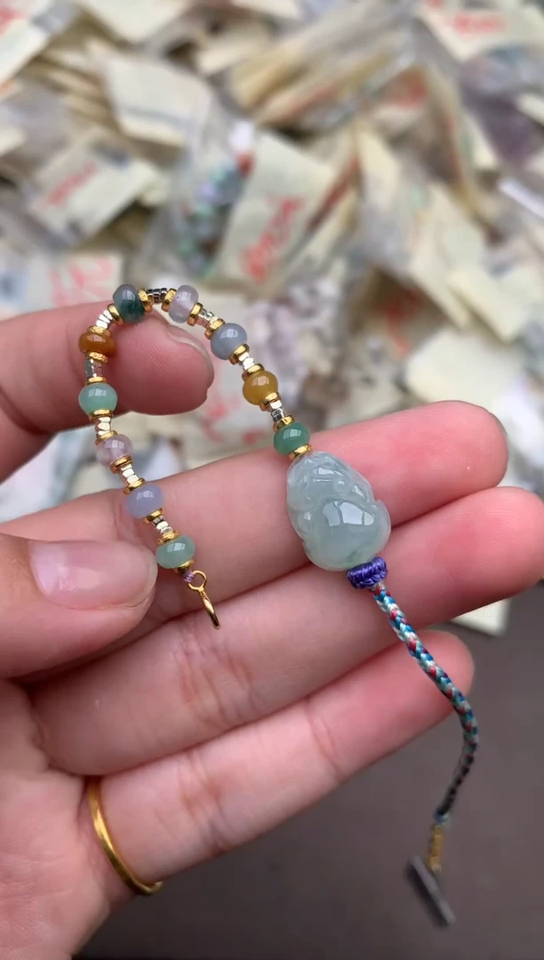 翡翠挂件未镶嵌  —