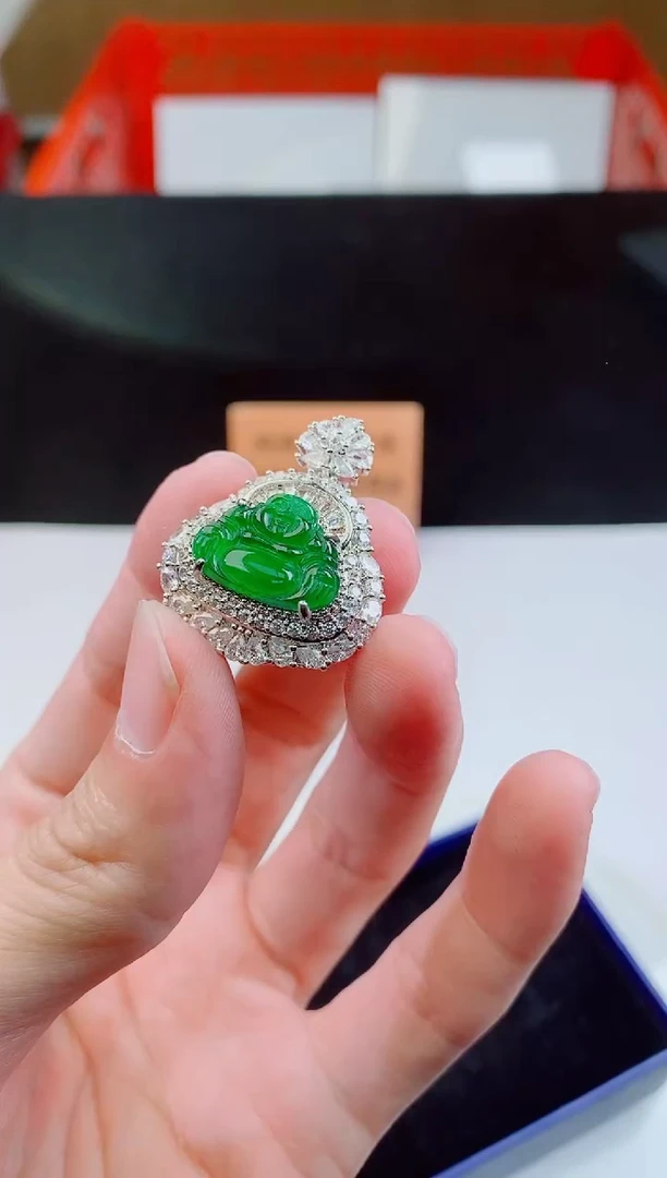 颈饰未镶嵌翡翠   ·