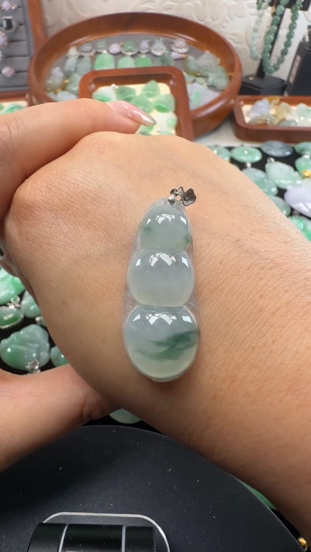 吊坠(不含链)18K金镶嵌翡翠豆子