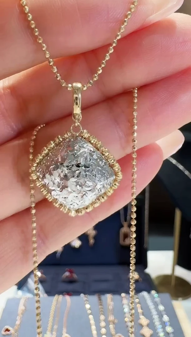 【闪购商品】18K金吊坠(不含链)双色车花方形单吊坠不含链2.7克的