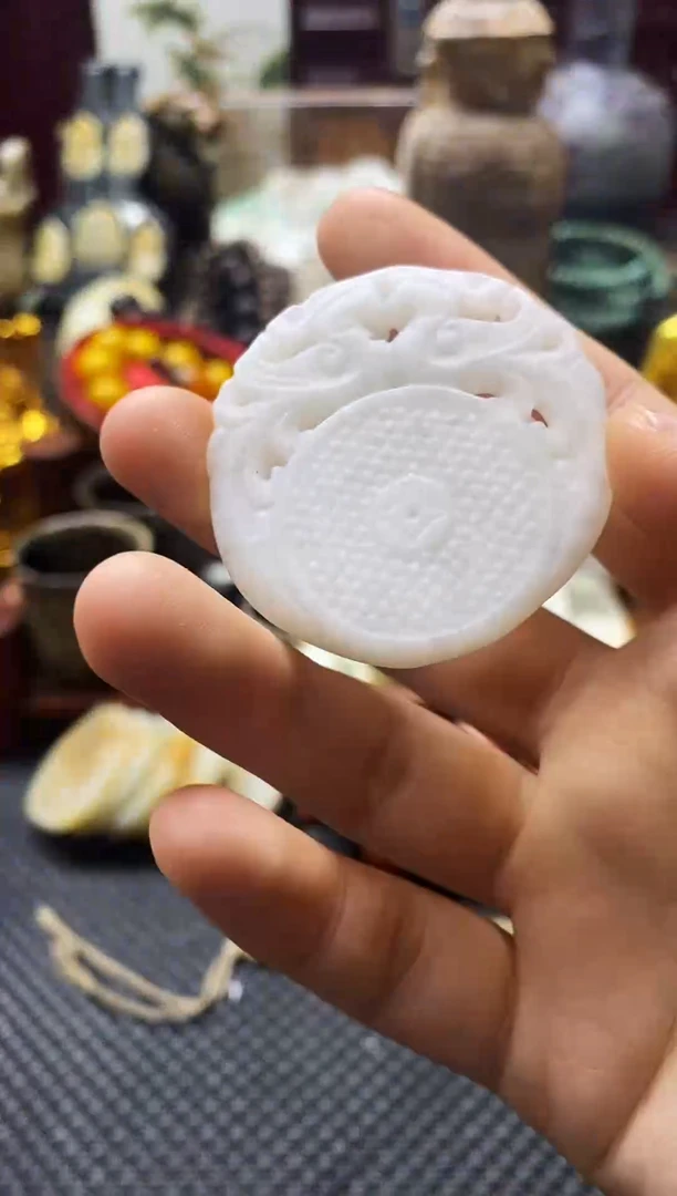 未镶嵌和田玉挂件1个