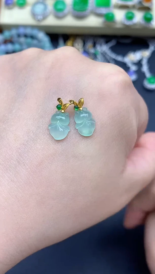 颈饰18K金镶嵌翡翠22-春日珠宝