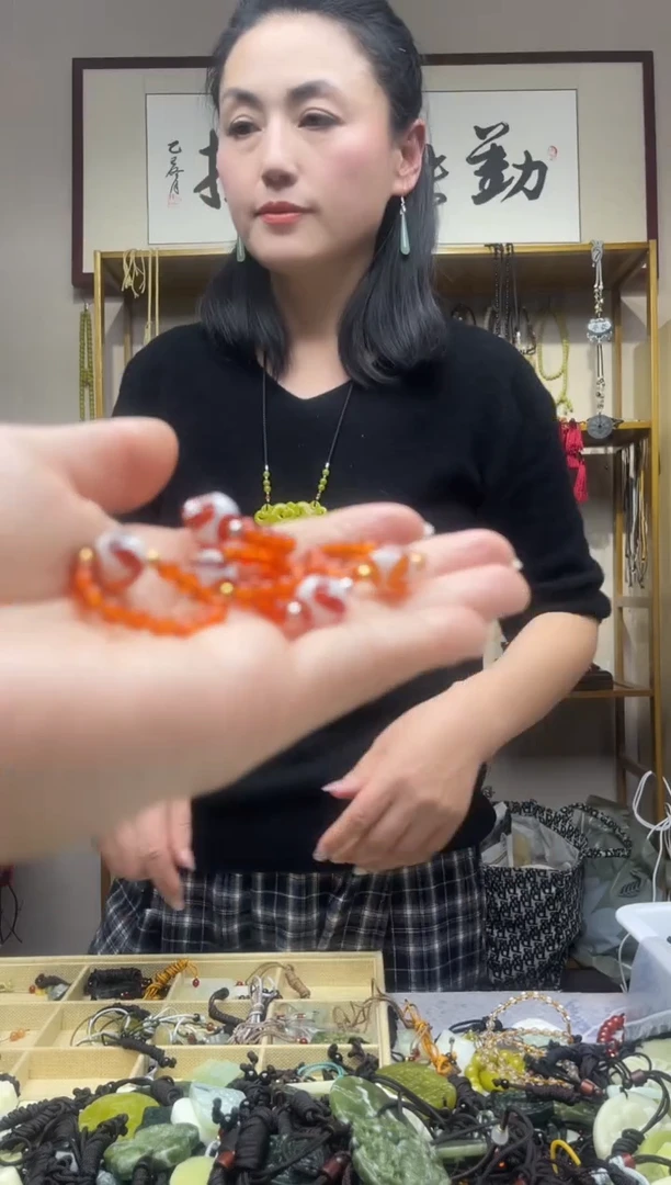 未镶嵌岫玉吊坠`