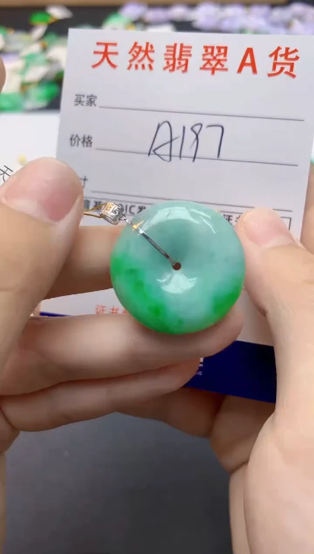 翡翠18K金镶嵌颈饰天然缅甸A货翡翠