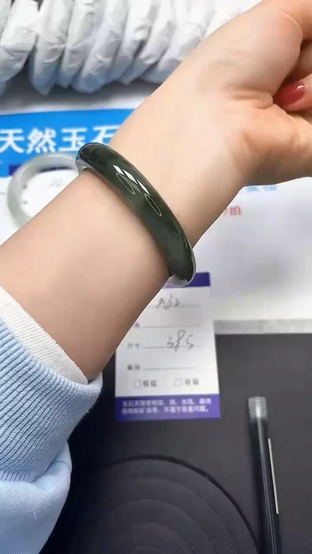 【闪购商品】石英质玉手镯未镶嵌62