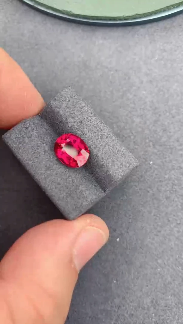 未镶嵌裸石碧玺2.7ct 卢比来碧玺