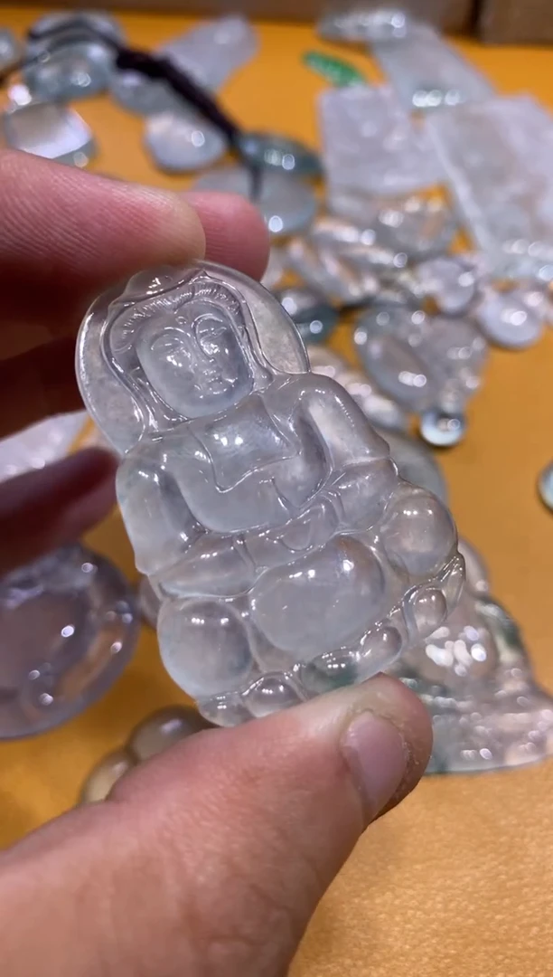 吊坠(不含链)未镶嵌翡翠观音1680  44.9  30.0  3.5