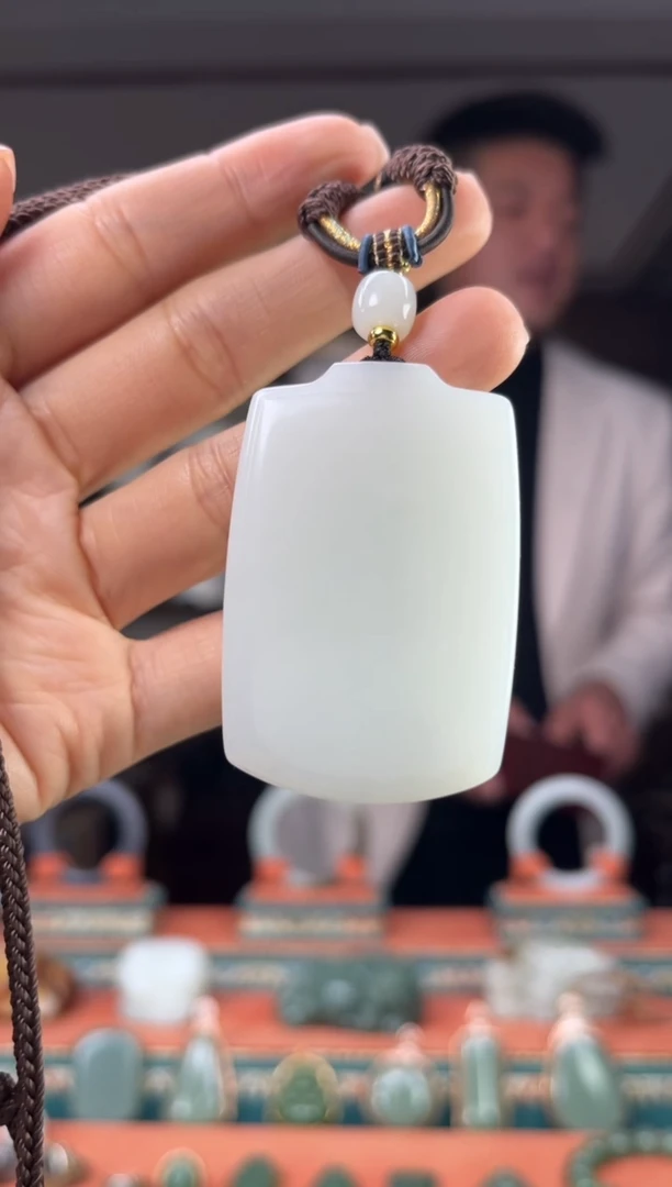 颈饰未镶嵌和田玉佩佩