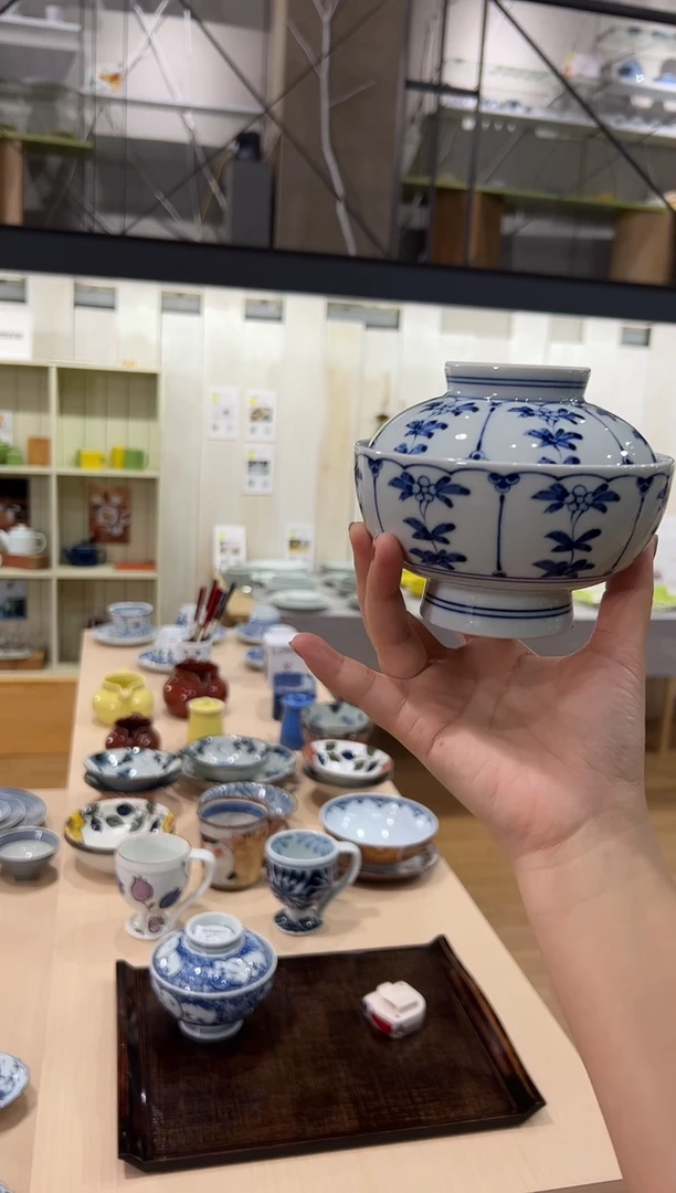 瓷割草花　蓋付碗割草花　蓋付碗