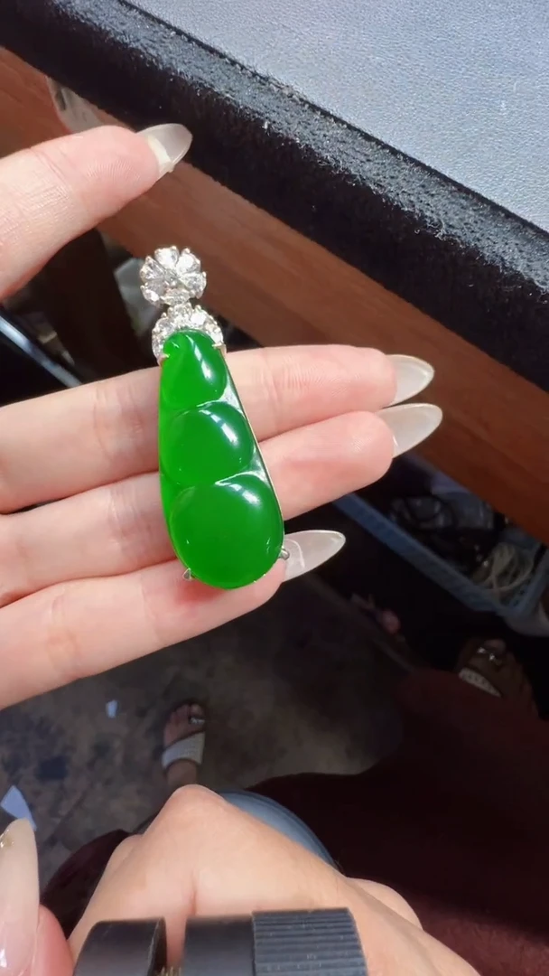 未镶嵌定制翡翠翡翠A货有轻微色差属于正常现象，豆子多样性发货1