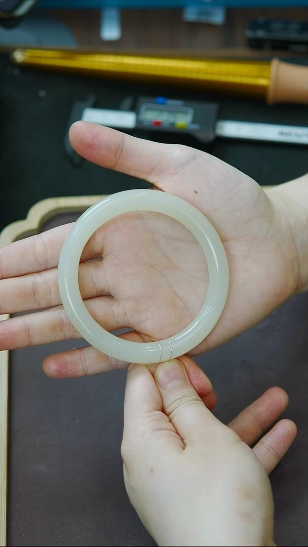 未镶嵌手镯和田玉59-60圈口大胖圆冰胶蜂蜜水