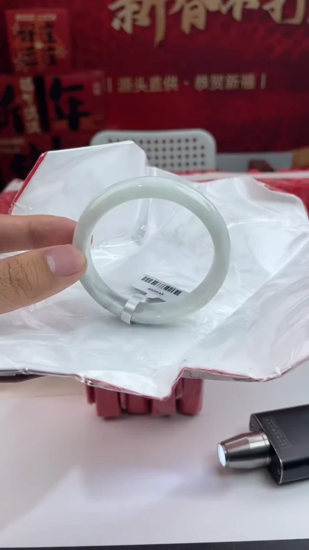 【闪购商品】翡翠手镯未镶嵌7翡翠手镯（微瑕）