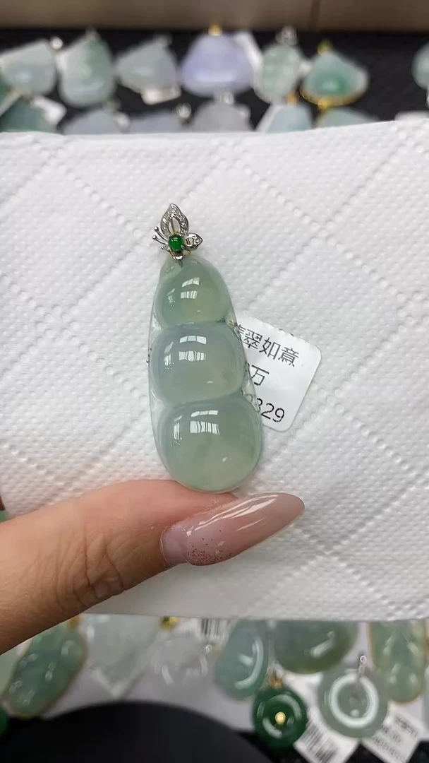 颈饰18K金镶嵌翡翠1111111111