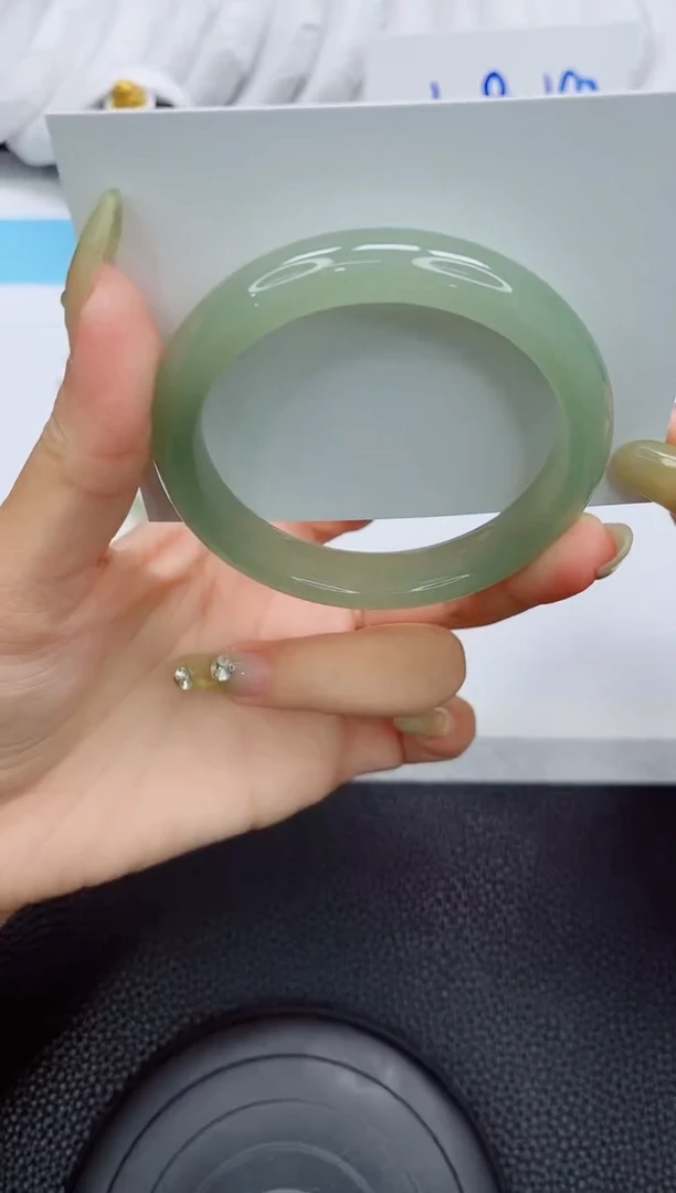 未镶嵌手镯石英质玉225-56.4